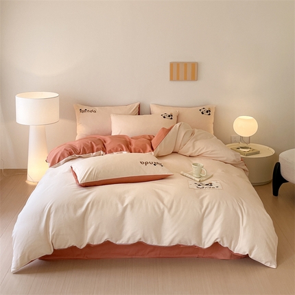 91家纺网 家纺一手货源 找家纺 （总）798家纺 2025新款全棉绣花贴布标双拼四件套-熊猫