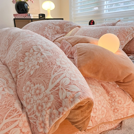 91家纺网 家纺一手货源 找家纺 （总）798家纺 2025新款牛奶绒烂花系列四件套