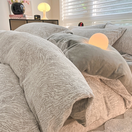 91家纺网 家纺一手货源 找家纺 （总）798家纺 2025新款牛奶绒烂花系列四件套