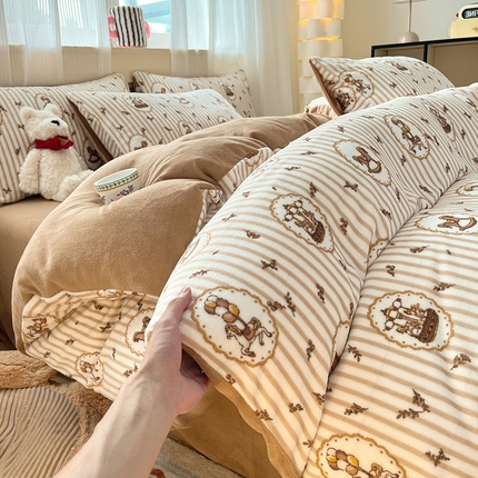 91家纺网 家纺一手货源 找家纺 （总）798家纺 2025新款牛奶绒印花四件套单品系列-单被套