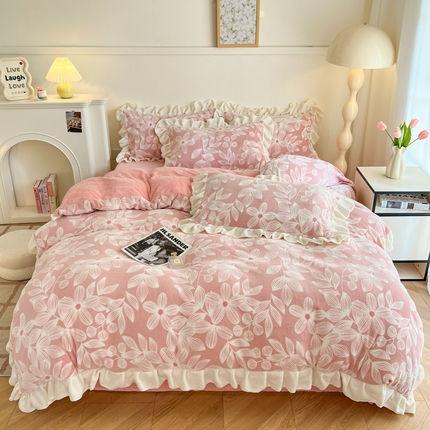 91家纺网 家纺一手货源 找家纺 （总）798家纺 2025新款牛奶绒雕花绒花边四件套