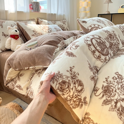 91家纺网 家纺一手货源 找家纺 （总）798家纺 2025新款牛奶绒印花四件套单品系列-单被套