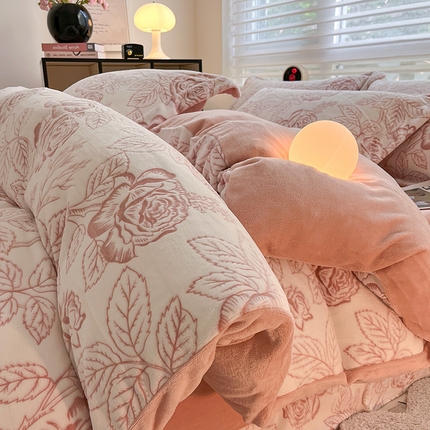 91家纺网 家纺一手货源 找家纺 （总）798家纺 2025新款牛奶绒烂花系列四件套