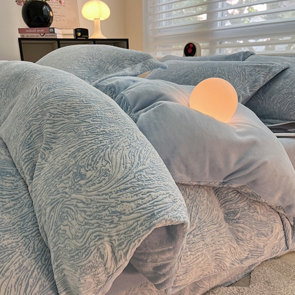 91家纺网 家纺一手货源 找家纺 （总）798家纺 2025新款牛奶绒烂花系列四件套