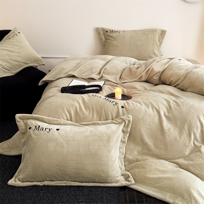 91家纺网 家纺一手货源 找家纺 潘朵拉家纺 2024新款法式刺绣雕花绒牛奶绒四件套-麦瑞系列 麦瑞橄榄绿