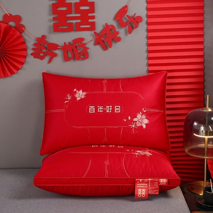 91家纺网 家纺一手货源 找家纺 梦叶草 2024新款80s贡缎纯棉婚庆枕芯大红喜庆枕头（专版花型） 80支贡缎全棉-百年好合