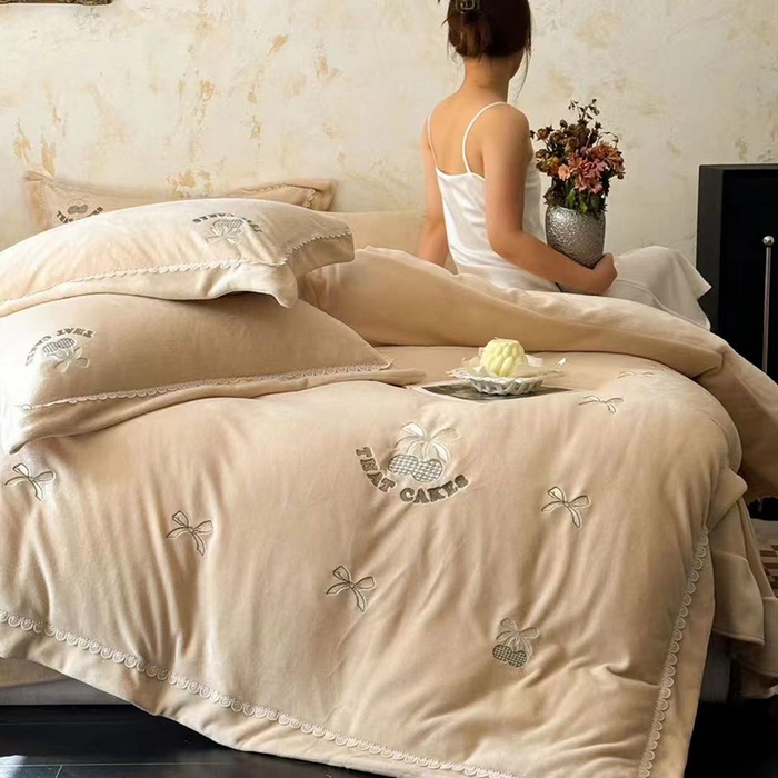 91家纺网 家纺一手货源 找家纺 （总）未来家居 2024新款全活性高克重牛奶绒四件套