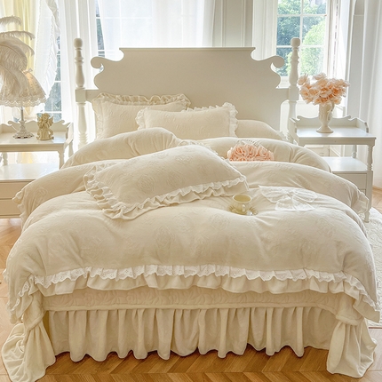 91家纺网 家纺一手货源 找家纺 （总）瑞宝 2025新款牛奶绒花边床盖四件套-妮可（控价+40）