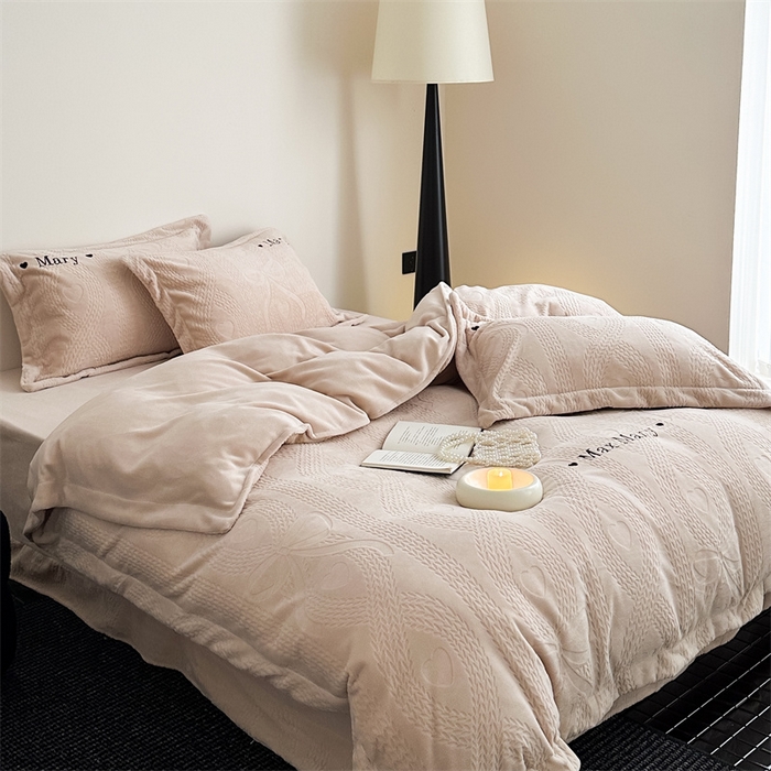 91家纺网 家纺一手货源 找家纺 潘朵拉家纺 2024新款法式刺绣雕花绒牛奶绒四件套-麦瑞系列 麦穗奶咖