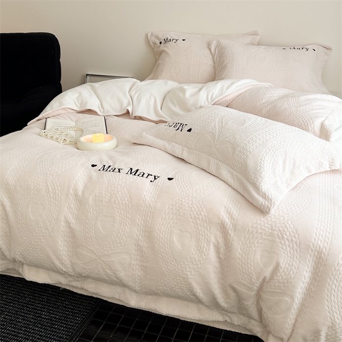 91家纺网 家纺一手货源 找家纺 潘朵拉家纺 2024新款法式刺绣雕花绒牛奶绒四件套-麦瑞系列 麦瑞奶白