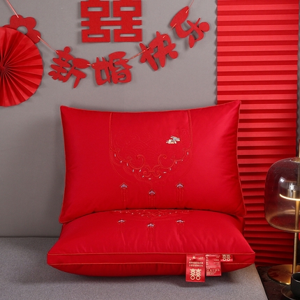 91家纺网 家纺一手货源 找家纺 梦叶草 2024新款80s贡缎纯棉婚庆枕芯大红喜庆枕头（专版花型） 80支贡缎全棉-鸳鸯于飞