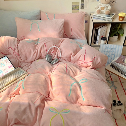 山茶家纺 2024新款高克重牛奶绒印花四件套-蝴蝶结系列 芭蕾少女-粉蓝