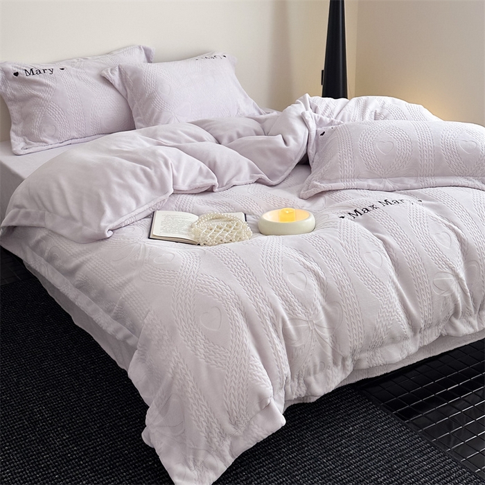 91家纺网 家纺一手货源 找家纺 潘朵拉家纺 2024新款法式刺绣雕花绒牛奶绒四件套-麦瑞系列 麦瑞浅紫