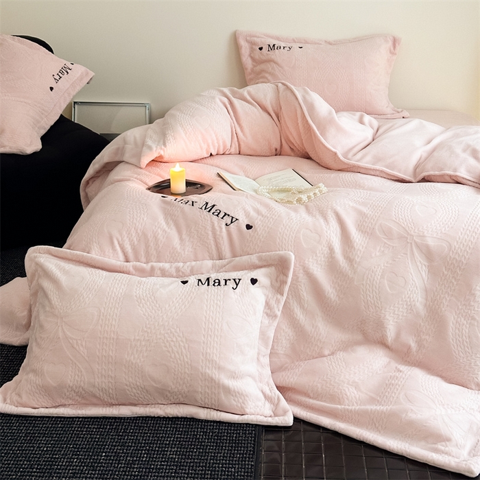 91家纺网 家纺一手货源 找家纺 潘朵拉家纺 2024新款法式刺绣雕花绒牛奶绒四件套-麦瑞系列 麦穗粉