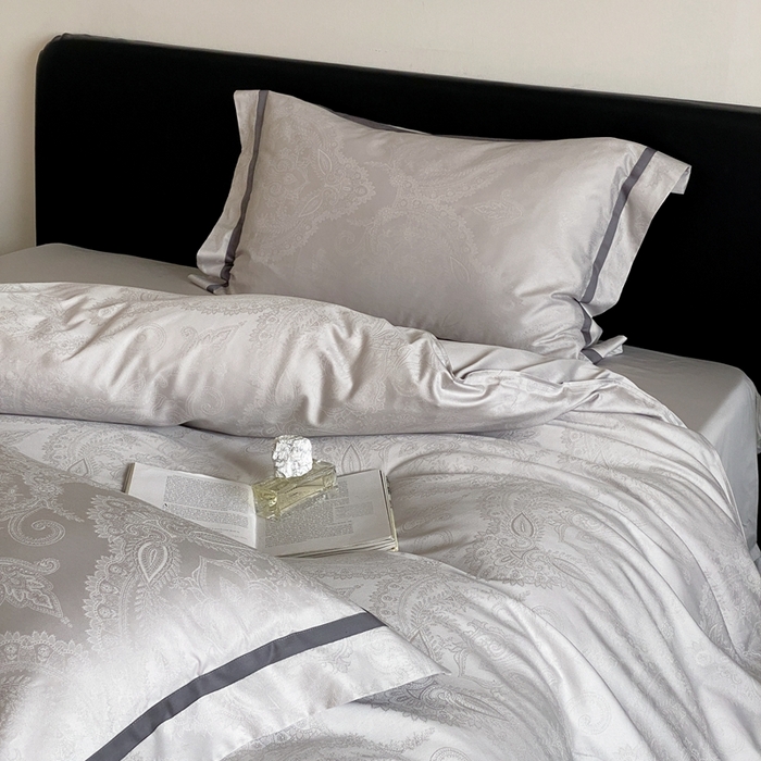 91家纺网 家纺一手货源 找家纺 琉宿家纺 2025新款50s双股长绒棉提花宽边工艺四件套曼琳（灰）