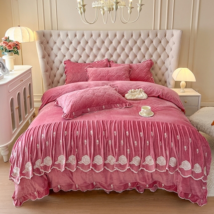 91家纺网 家纺一手货源 找家纺 麒豆豆 2024新款宝宝绒床裙四件套-晨曦玫瑰 晨曦玫瑰-胭脂