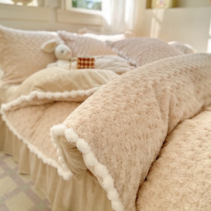 91家纺网 家纺一手货源 找家纺 淑女公社家纺 2024秋冬新款A版兔毛玫瑰B版婴儿绒床盖款四件套兔毛玫瑰米咖色