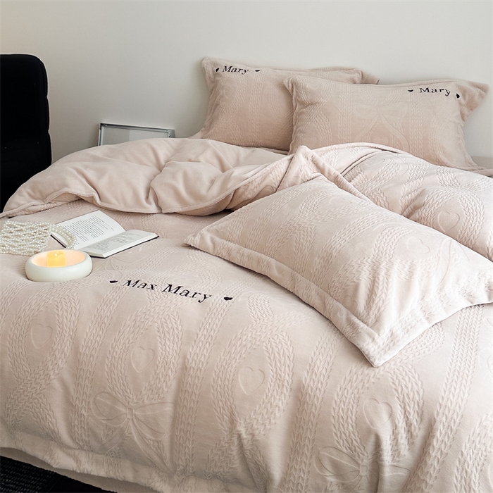 91家纺网 家纺一手货源 找家纺 潘朵拉家纺 2024新款法式刺绣雕花绒牛奶绒四件套-麦瑞系列 麦穗奶咖