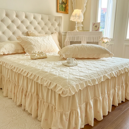 网红馆（ck家纺） 2025新款高克重加厚保暖时尚花边宝宝绒乐伊系列床裙三件套 乐伊-米