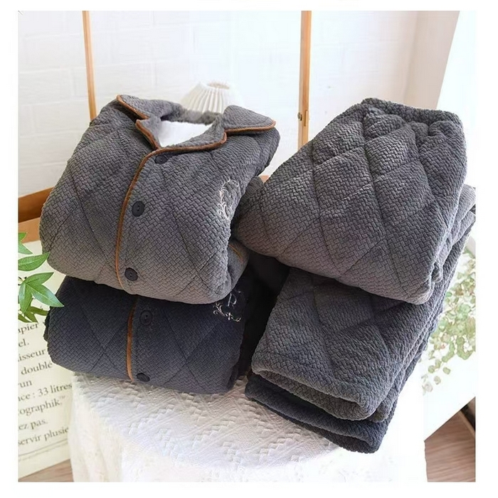 91家纺网 家纺一手货源 找家纺 2024新款睡衣女秋冬短绒长袖加厚冬季开衫家居服三层夹棉保暖卡通翻领套装 灰色