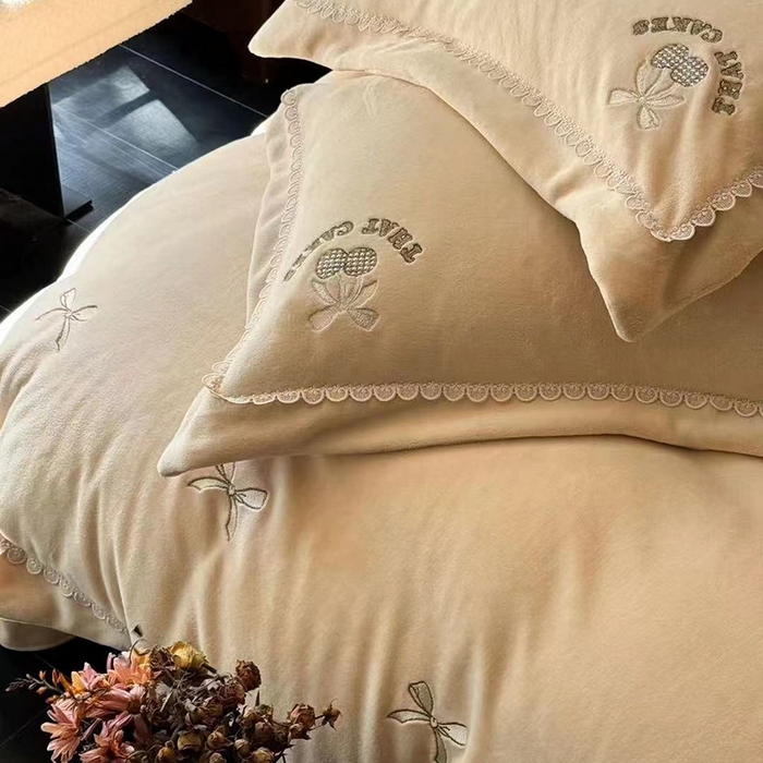 91家纺网 家纺一手货源 找家纺 未来家居 2024新款全活性高克重牛奶绒四件套 甜心-奶黄