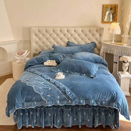 91家纺网 家纺一手货源 找家纺 网红馆（ck家纺） 2025新款高克重加厚保暖时尚花边宝宝绒乐伊系列四件套 乐伊-蓝