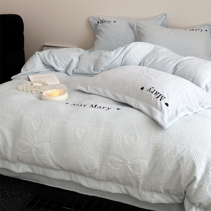 91家纺网 家纺一手货源 找家纺 潘朵拉家纺 2024新款法式刺绣雕花绒牛奶绒四件套-麦瑞系列 麦瑞雾蓝