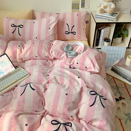 山茶家纺 2024新款高克重牛奶绒印花四件套-蝴蝶结系列 甜酷蝴蝶结