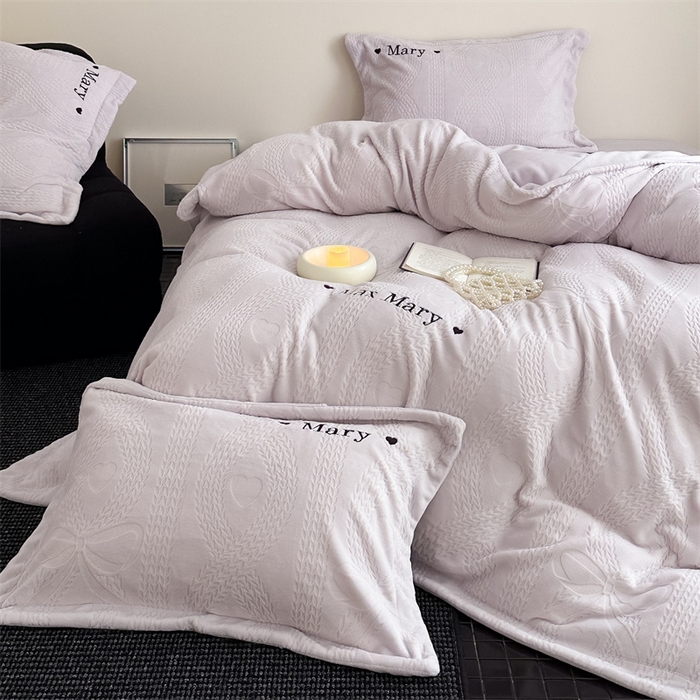 91家纺网 家纺一手货源 找家纺 潘朵拉家纺 2024新款法式刺绣雕花绒牛奶绒四件套-麦瑞系列 麦瑞浅紫