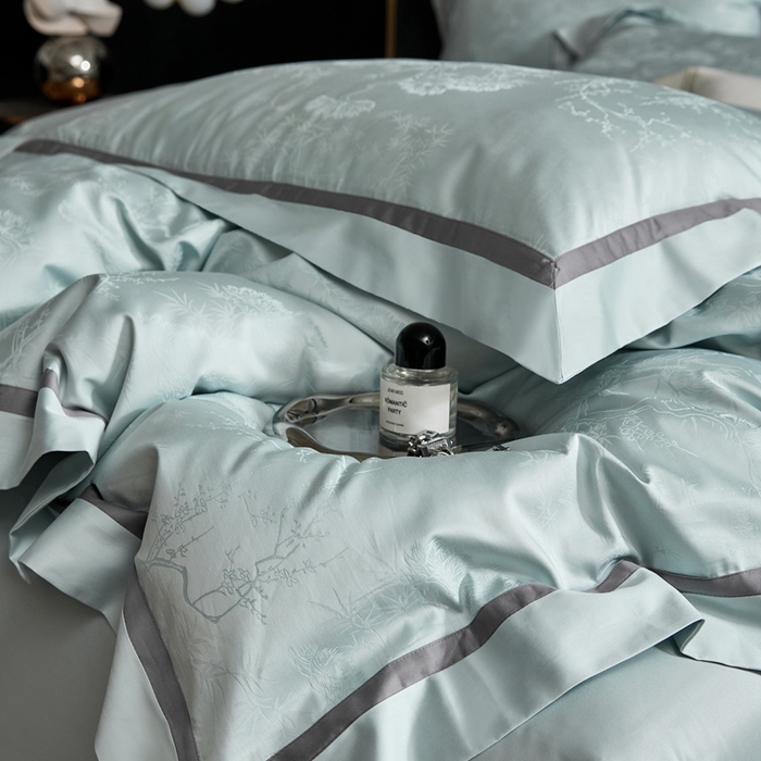 91家纺网 家纺一手货源 找家纺 琉宿家纺 2025新款50s双股长绒棉提花宽边工艺四件套枫洛（清新兰）