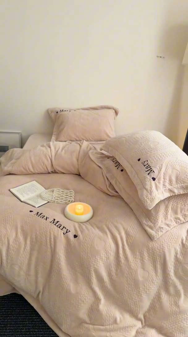 91家纺网 家纺一手货源 找家纺 潘朵拉家纺 2024新款法式刺绣雕花绒牛奶绒四件套-麦瑞系列 麦穗奶咖