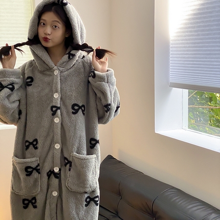 91家纺网 家纺一手货源 找家纺 2024新款亲肤舒适卡通可爱摇粒绒睡衣 灰色蝴蝶结