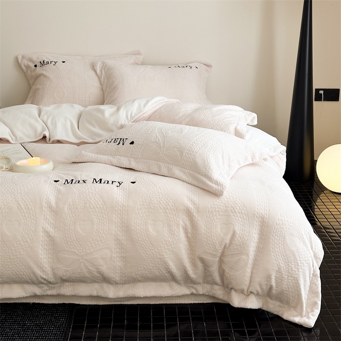 91家纺网 家纺一手货源 找家纺 潘朵拉家纺 2024新款法式刺绣雕花绒牛奶绒四件套-麦瑞系列 麦瑞奶白