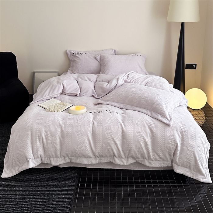 91家纺网 家纺一手货源 找家纺 潘朵拉家纺 2024新款法式刺绣雕花绒牛奶绒四件套-麦瑞系列 麦瑞浅紫