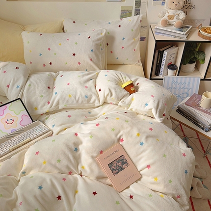 91家纺网 家纺一手货源 找家纺 山茶家纺 2024新款高克重牛奶绒印花四件套-蝴蝶结系列 奶酪星星