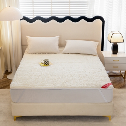 91家纺网 家纺一手货源 找家纺 2025新款简约款澳洲羊毛床垫 白色长毛