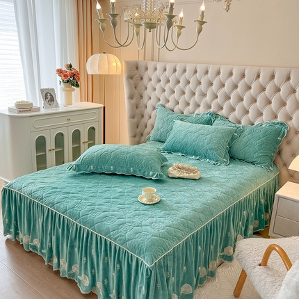 网红馆（ck家纺） 2025新款高克重加厚保暖重工艺宝宝绒晨曦玫瑰系列床裙三件套 暮光绿