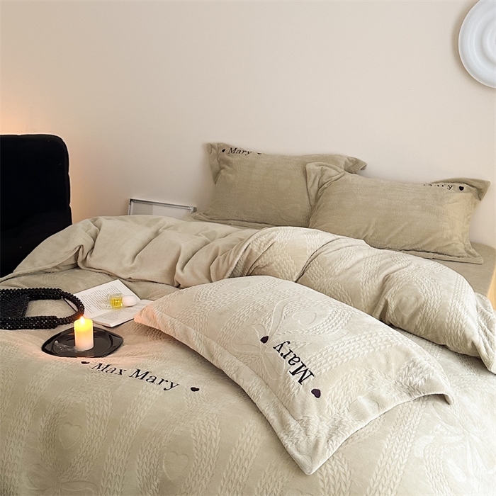 91家纺网 家纺一手货源 找家纺 潘朵拉家纺 2024新款法式刺绣雕花绒牛奶绒四件套-麦瑞系列 麦瑞橄榄绿