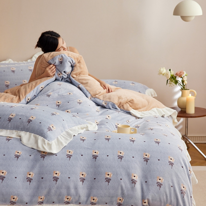 91家纺网 家纺一手货源 找家纺 2024新款240g全消光印花花边绒四件套 繁花