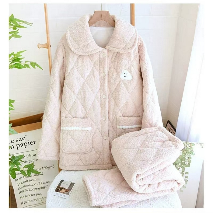 91家纺网 家纺一手货源 找家纺 2024新款睡衣女秋冬短绒长袖加厚冬季开衫家居服三层夹棉保暖卡通翻领套装 米色