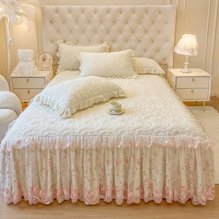 91家纺网 家纺一手货源 找家纺 （总）2024新款牛奶绒夹棉床裙三件套--繁花系列