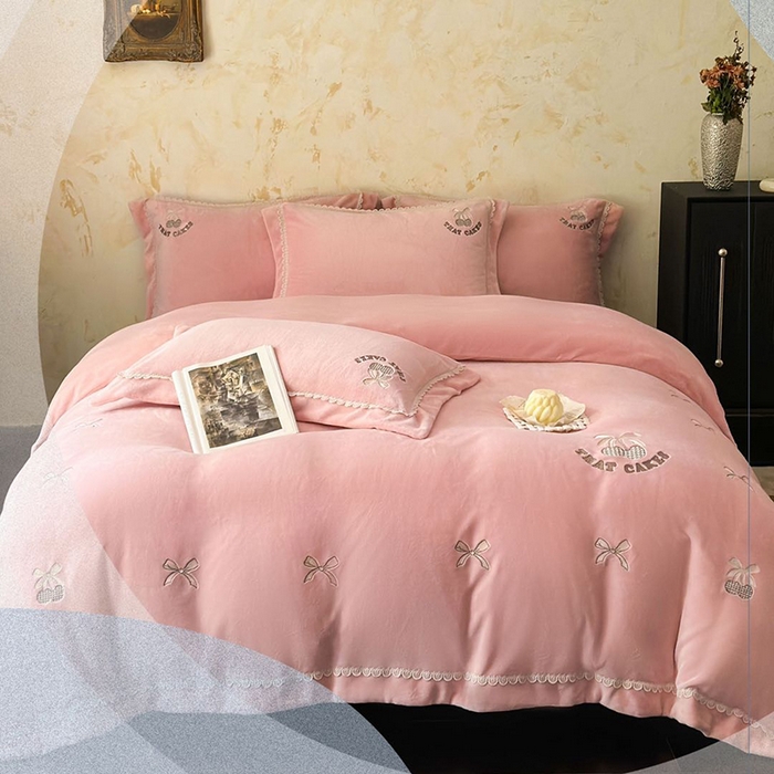 91家纺网 家纺一手货源 找家纺 未来家居 2024新款全活性高克重牛奶绒四件套 甜心-豆沙粉