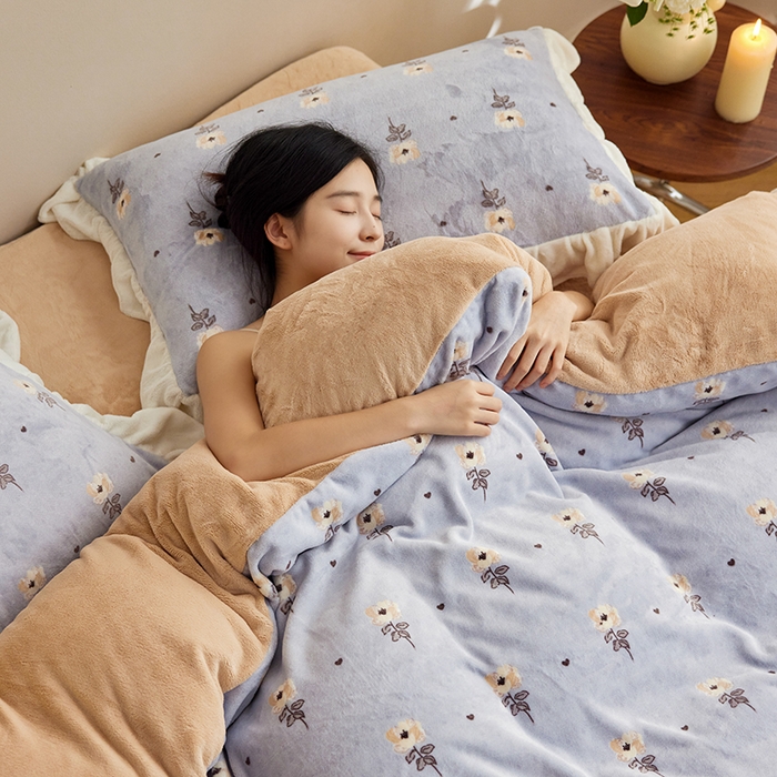 91家纺网 家纺一手货源 找家纺 2024新款240g全消光印花花边绒四件套 繁花