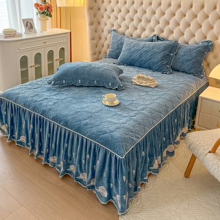 91家纺网 家纺一手货源 找家纺 麒豆豆 2024新款宝宝绒床裙三件套-晨曦玫瑰 晨曦玫瑰-品蓝