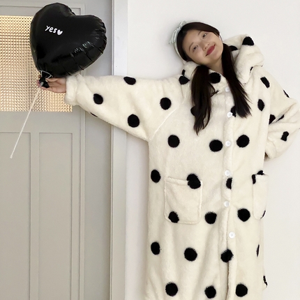 91家纺网 家纺一手货源 找家纺 2024新款亲肤舒适卡通可爱摇粒绒睡衣 黑白波点