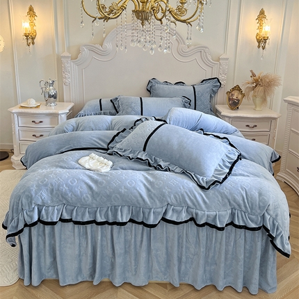 91家纺网 家纺一手货源 找家纺 （总）瑞宝 2025新款法式AA版床裙款 雕花 全消光牛奶绒四件套 -维密（控价+40）