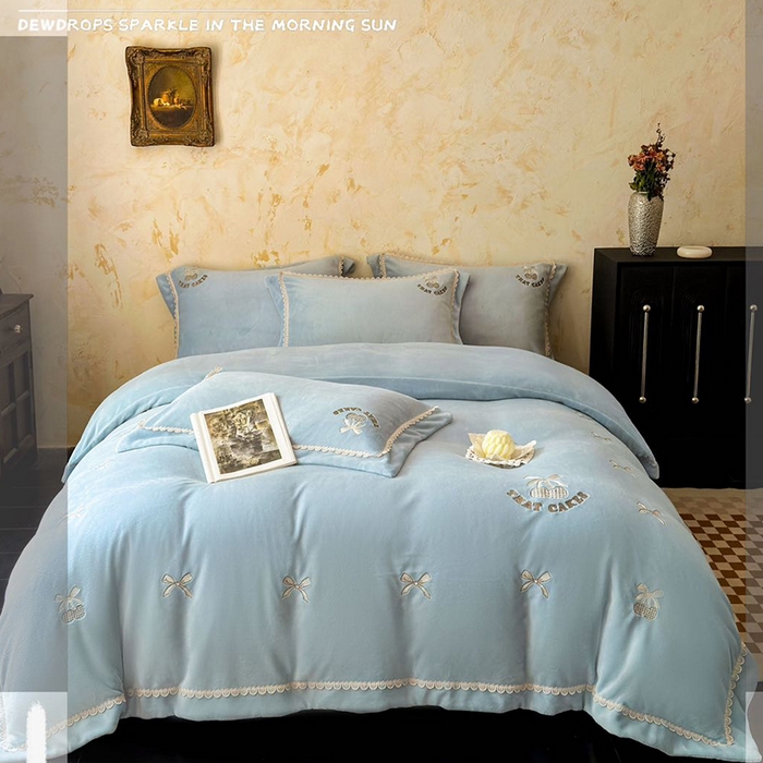 91家纺网 家纺一手货源 找家纺 未来家居 2024新款全活性高克重牛奶绒四件套 甜心-蓝