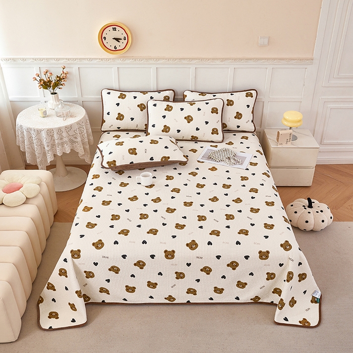 91家纺网 家纺一手货源 找家纺 莎果家纺 2025冬季新款热推冬季必备寒冷的冬季有了它便多了些温暖婴儿绒+全棉床盖三件套 熊园园