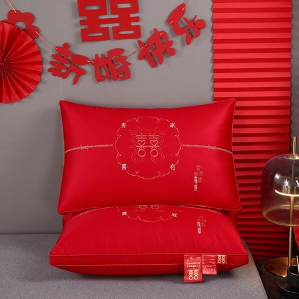 91家纺网 家纺一手货源 找家纺 梦叶草 2024新款80s贡缎纯棉婚庆枕芯大红喜庆枕头（专版花型） 80支贡缎全棉-吾家有喜