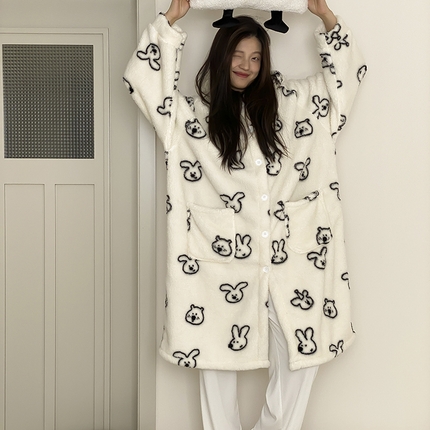 91家纺网 家纺一手货源 找家纺 2024新款亲肤舒适卡通可爱摇粒绒睡衣 黑白小熊